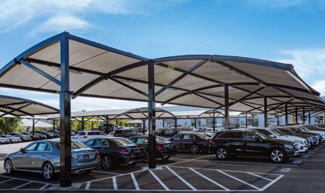 mẫu mái che bãi xe polycarbonate lấy sáng