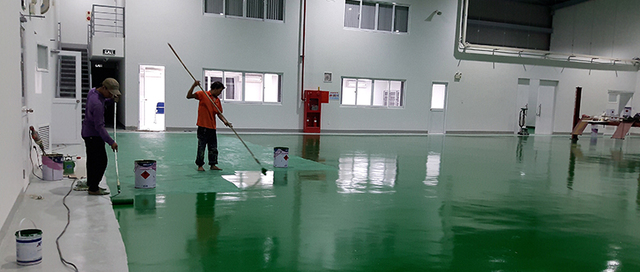 Những yếu tố ảnh hưởng đến giá thi công sơn nền epoxy tự san phẳng