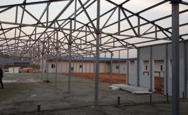 Xây dựng, lắp khung xương ngang – dọc cho công trình