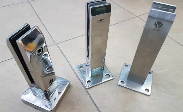 Kẹp kính và pat cố định kính