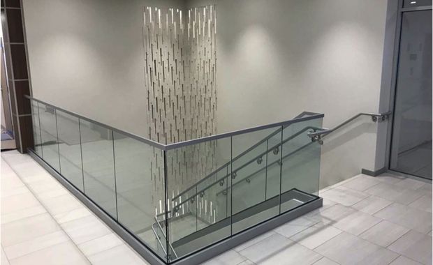 Lan can kính U inox âm sàn