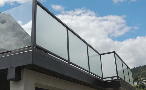 Lan can sắt kính cường lực