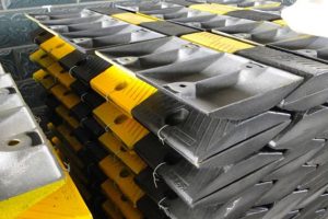 Sản xuất gờ giảm tốc, ốp cột cao su & chặn lùi xe bền & an toàn