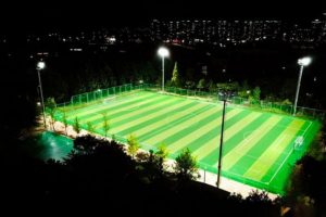 Thi Công Hệ Thống Chiếu Sáng Sân Cỏ Nhân Tạo Chất Lượng