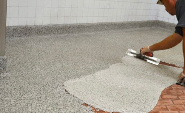 Làm cốt sàn và trải lớp bê tông