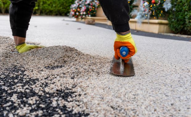 Thi công lớp cốt bê tông đá rửa và sỏi rửa