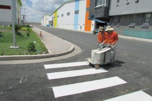 Thi công sơn kẻ vạch dẻo nhiệt phản quang Dutex 