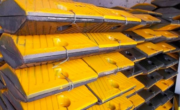 Gờ giảm tốc độ thép đúc