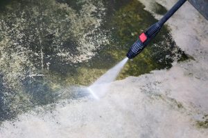 11 Cách làm sạch rêu ở sàn bê tông nhanh, hiệu quả triệt để