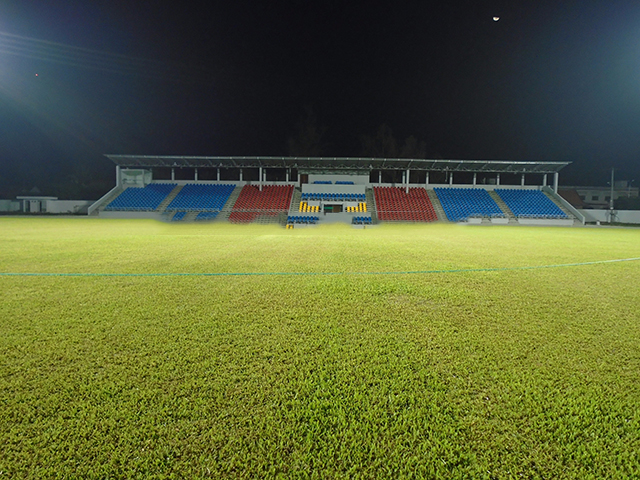 Sân cỏ tự nhiên