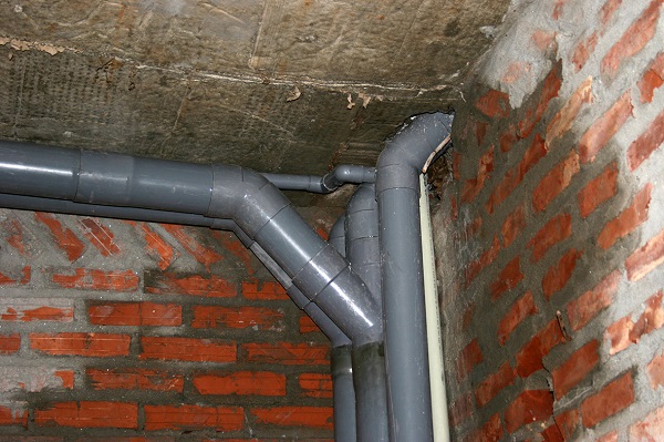 dấu hiệu nhận biết thấm xuyên sàn