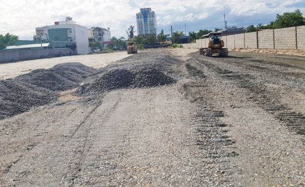 Chuẩn bị nền móng và lắp đặt hệ thống thoát nước