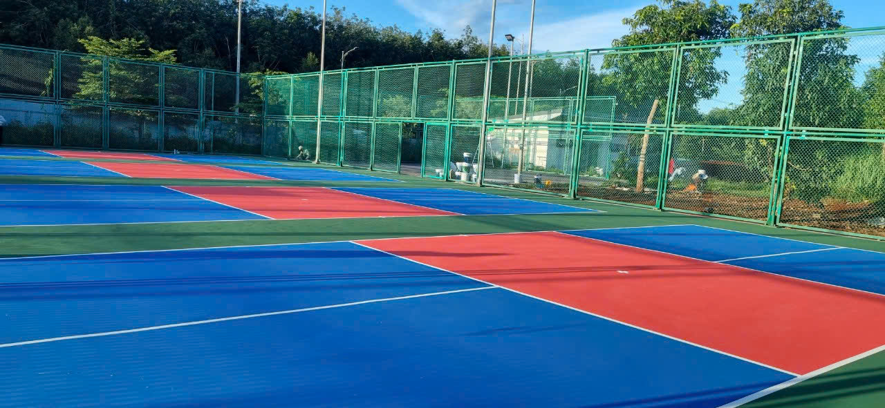 Sân Ngoài Trời Tại Trường THPT Quốc Học Quy Nhơn