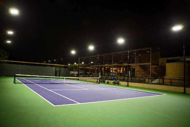 Hệ thống chiếu sáng sân tennis
