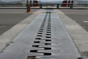 Cọc, khe co giãn & thiết bị thi công giao thông