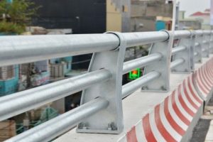 Lan Can Cầu & Hộ Lan Tôn Sóng: Giải Pháp An Toàn Giao Thông Bền Vững & Hiệu Quả