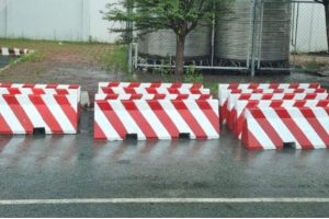 Thi công lắp đặt dải phân cách giao thông đảm bảo an toàn