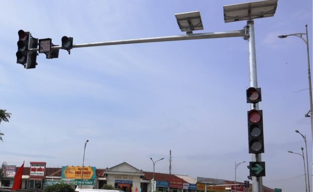 Dịch vụ sản xuất & cung cấp đèn cảnh báo giao thông năng lượng mặt trời