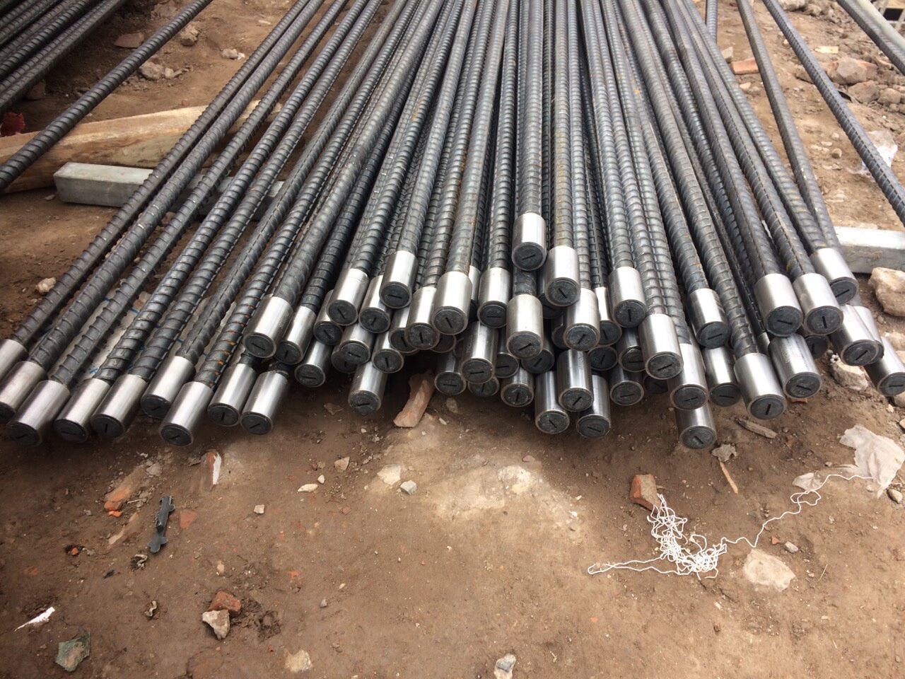 Đầu cột tròn có gân