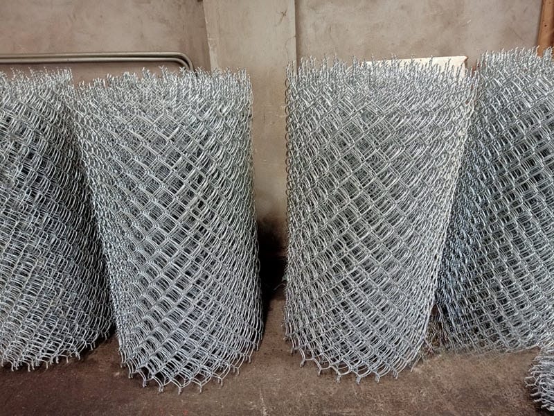 Báo giá thi công hàng rào lưới B40 mạ kẽm nhúng nóng mới nhất 2025