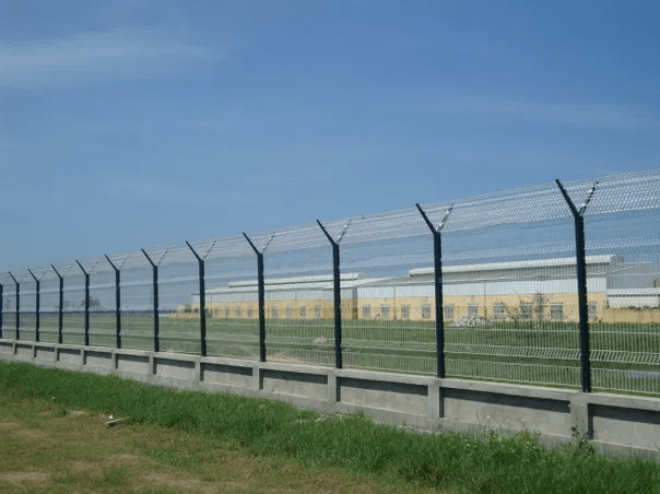 Tổng quan về thi công hàng rào lưới B40 trong công trình hiện đại