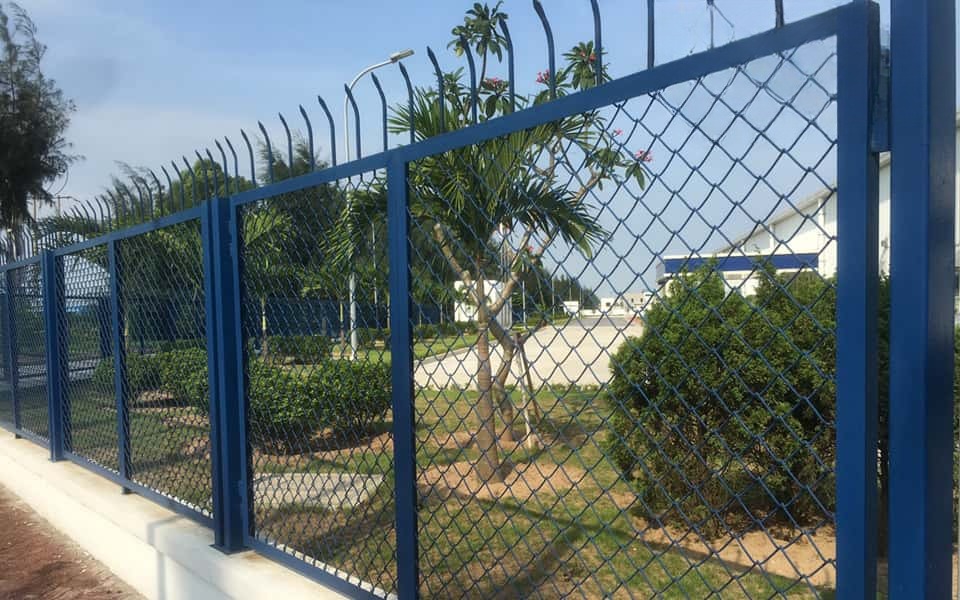 Các mẫu hàng rào lưới B40 đẹp, bền bỉ & thẩm mỹ cao 2026