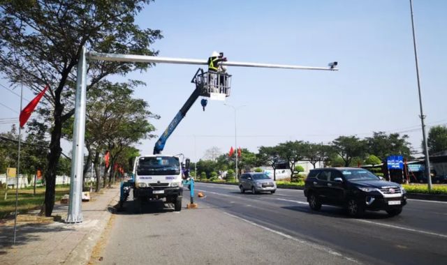 Cột camera tay vươn dài