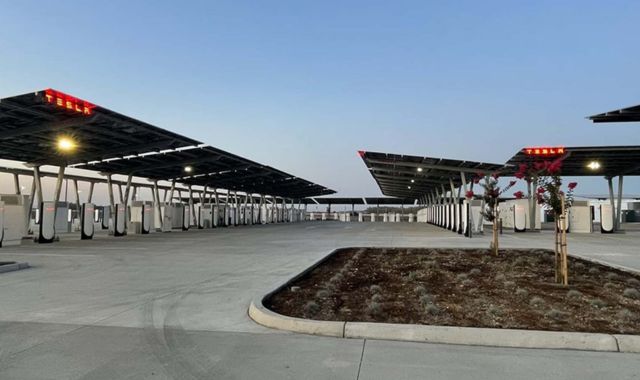 Báo giá thi công mái canopy khung thép chất lượng 2026