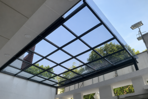Mái Polycarbonate: Báo Giá, Cấu Tạo, Thi Công Và Kinh Nghiệm Lựa Chọn