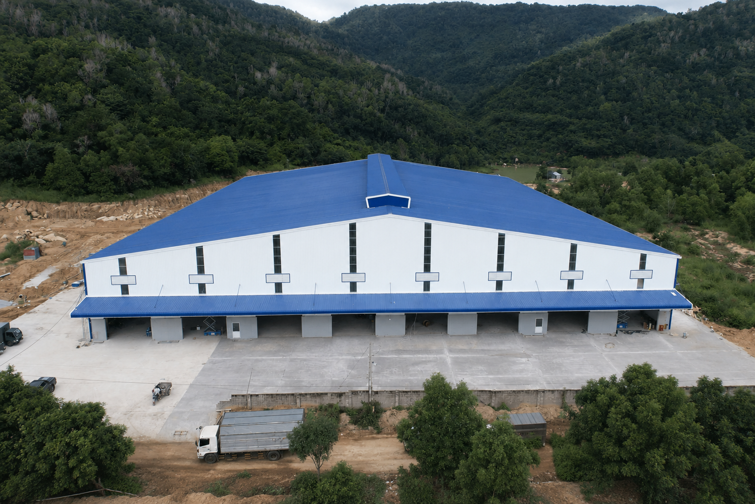 Mái Canopy Nhà Xưởng Là Gì?
